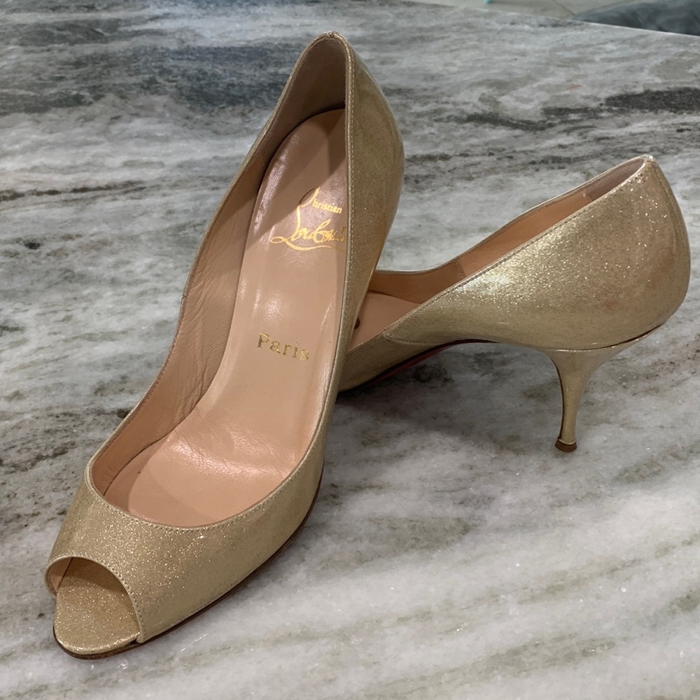 Louboutin Champagne Gold Sparkle Patent Peep Toe Pumps size 38 / 7.5